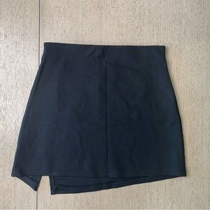 NWT Cheryl size small woman's black skirt in new excellent condition